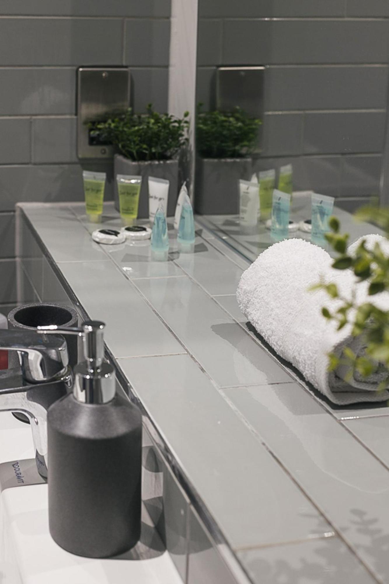 Apartment Luxury Apt, Centre, Contractors, Relocations