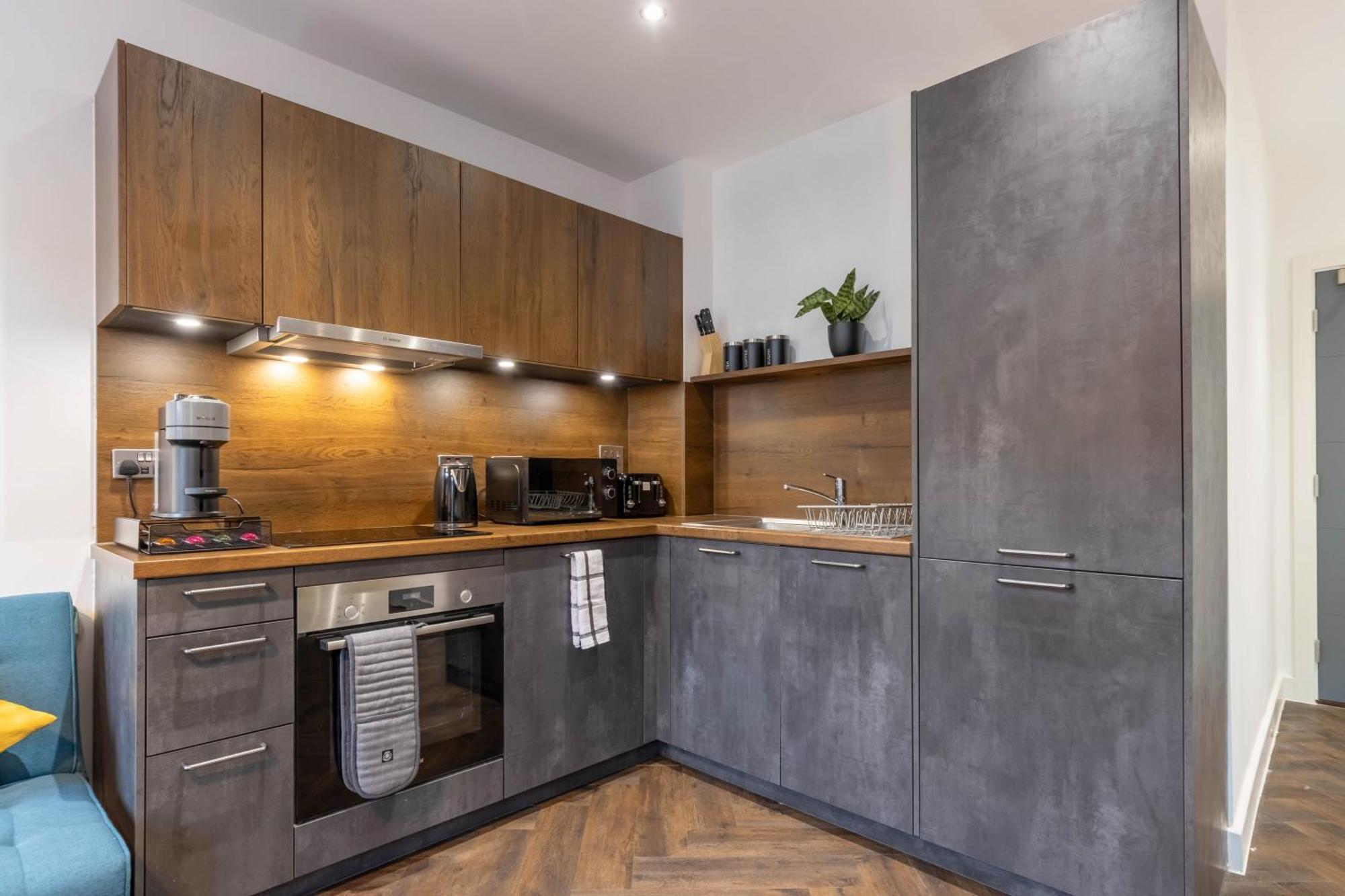 Apartment Luxury Apt, Centre, Contractors, Relocations Birmingham