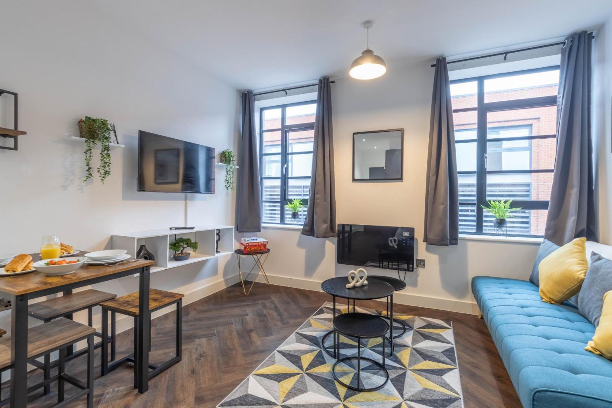 Apartment Luxury Apt, Centre, Contractors, Relocations