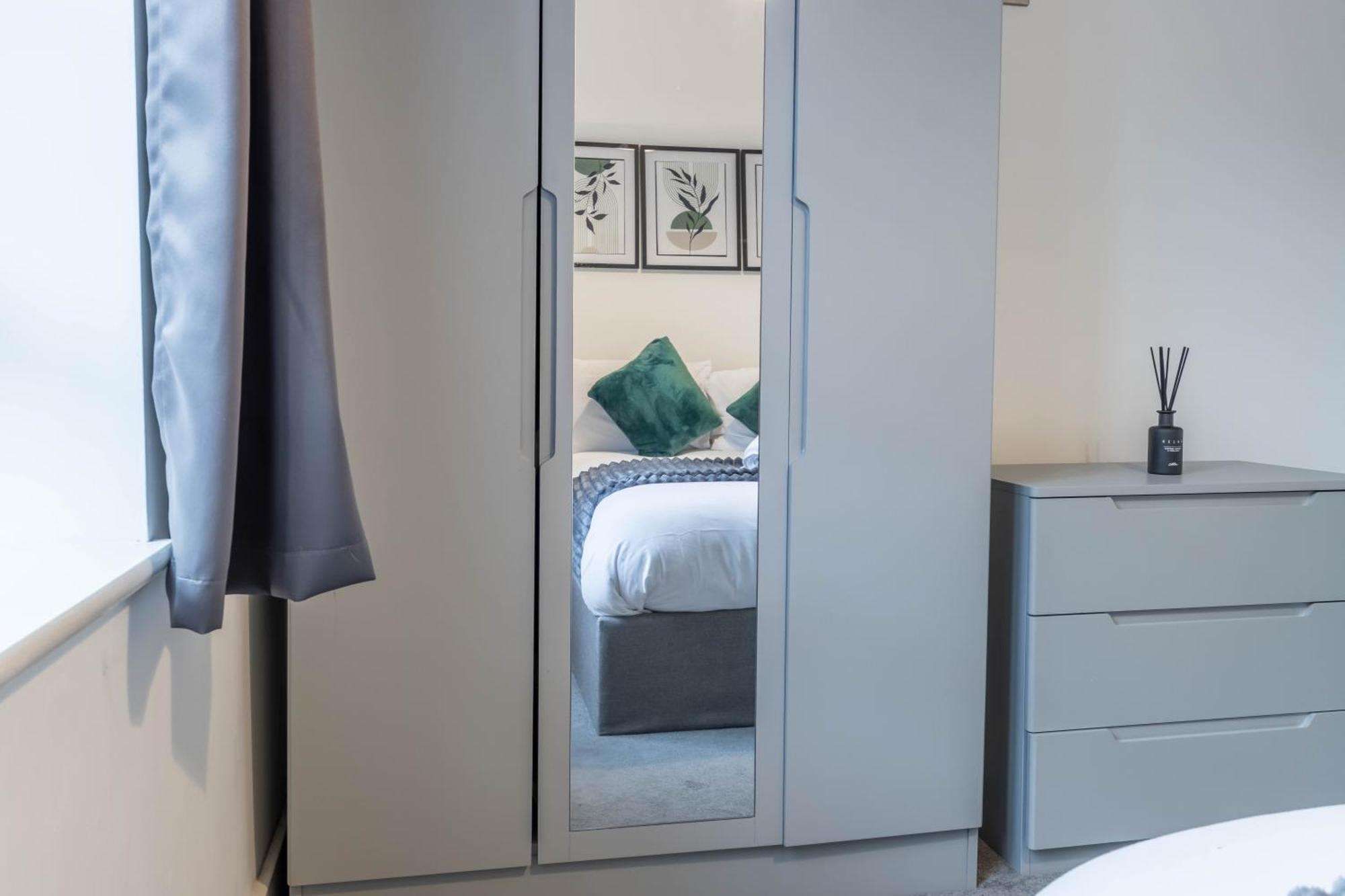 Luxury Apt, Centre, Contractors, Relocations