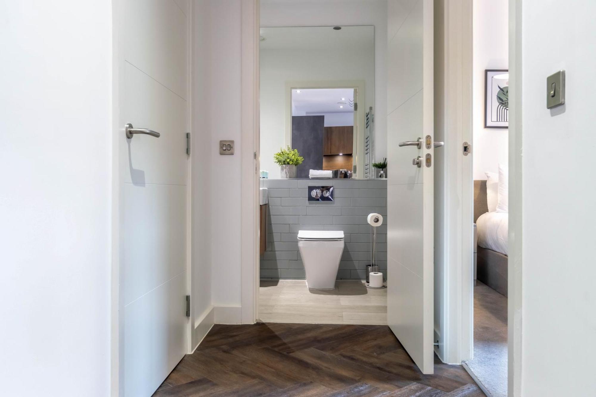 Luxury Apt, Centre, Contractors, Relocations *
