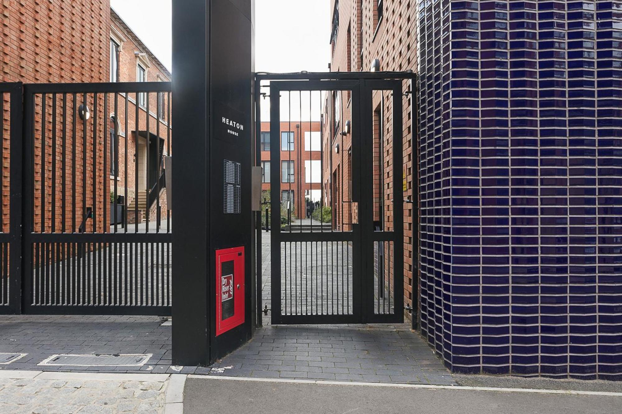 Luxury Apt, Centre, Contractors, Relocations Birmingam