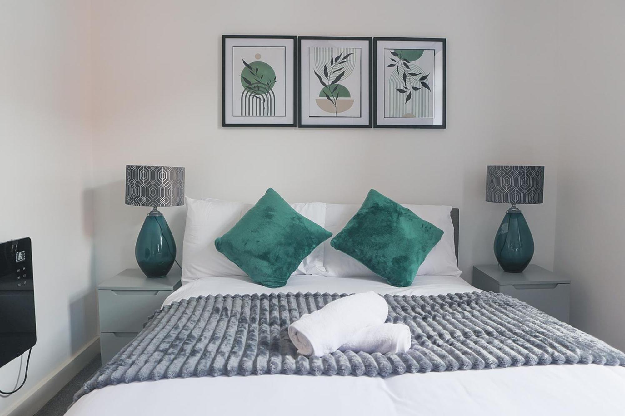 Luxury Apt, Centre, Contractors, Relocations Birmingam